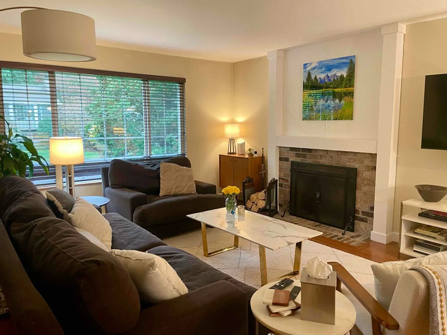 Lovely Kirkland House Ready for Someone to make it a HOME — Photo 4