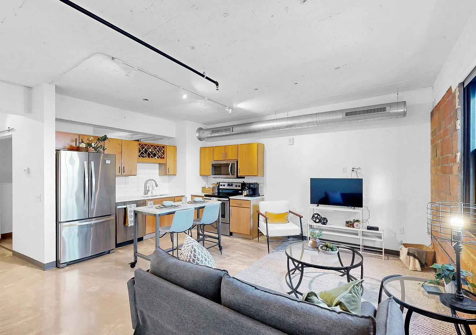 700 Central Lofts and Flats — Photo 3