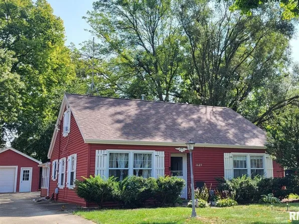 1027 N Cedar St, Galesburg, IL 61401