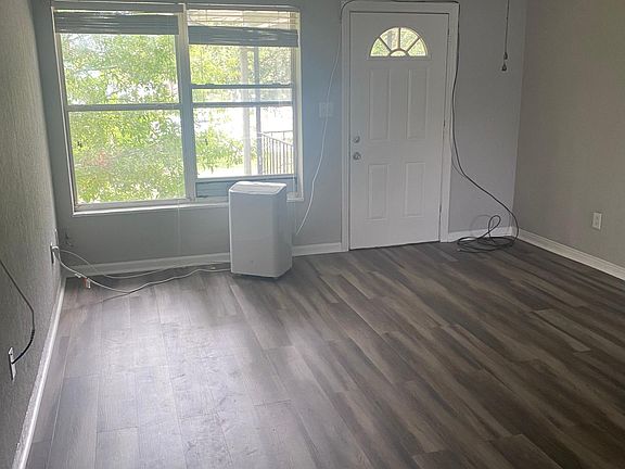 2nd image of 1520 17th Ave N #202
