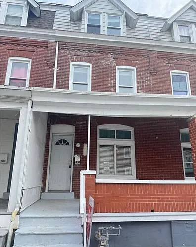 914 W Green St Photo 1