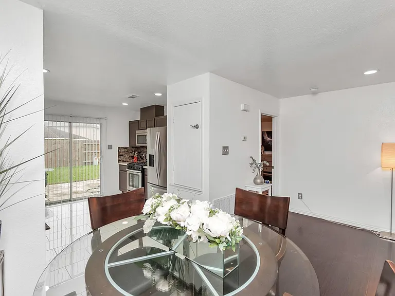 7327 Enchanted Creek Dr — Photo 11
