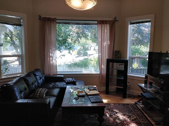 5th image of 302 25th Ave S