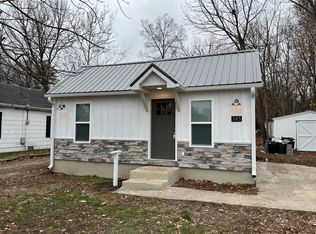 305 Pershing Rd, Columbia, MO 65203