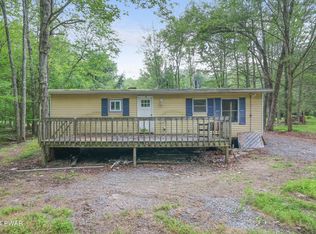 86 Windsor Rd, Hawley, PA 18428