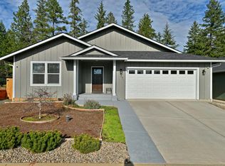 371 Cedar Ridge Dr, Cave Junction, OR 97523