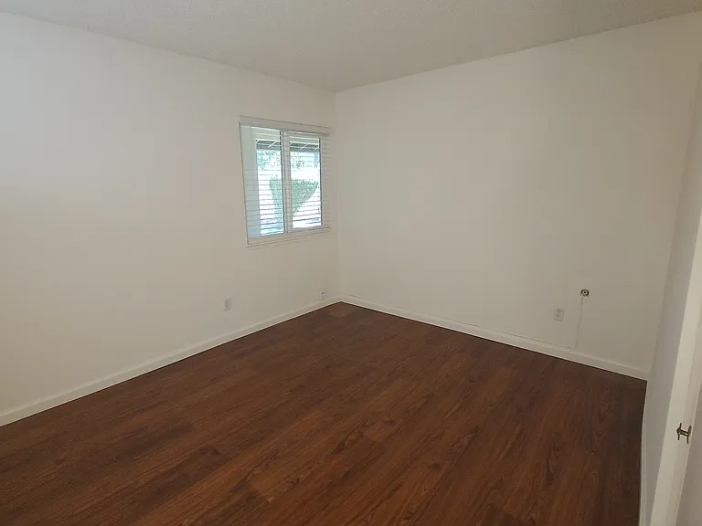 20727 Horace St — Photo 15