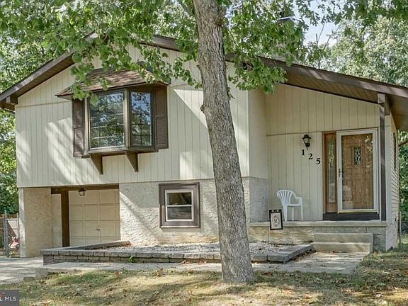 3rd image of 125 Karen Dr