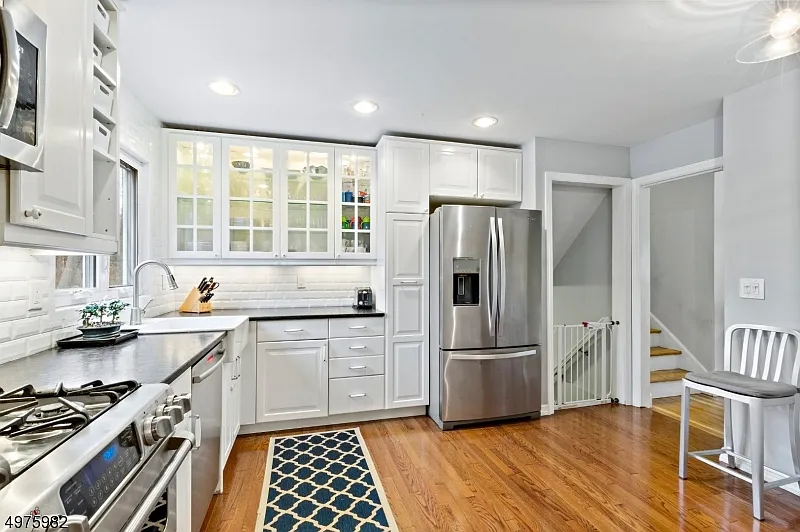 4 bed, 2000 sqft, $5,350 — Photo 4