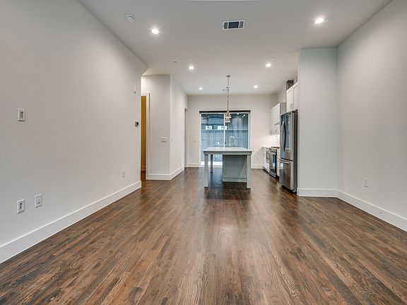 4th image of 4426 Cabell Dr #1202