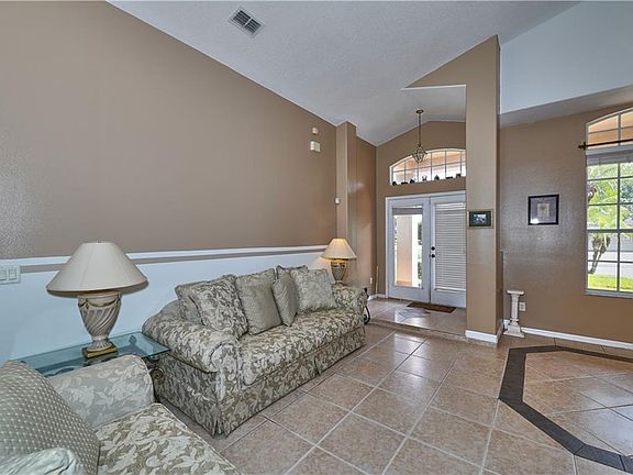 3rd image of 702 Oak Chase Dr