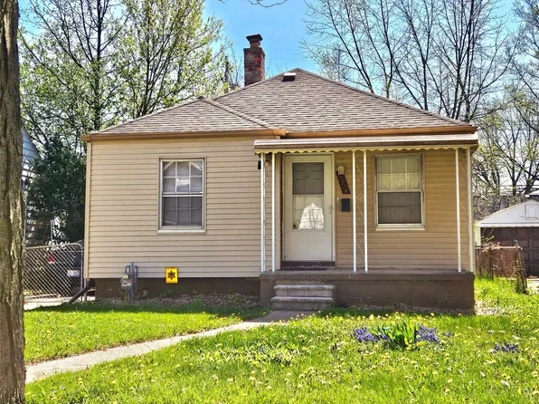 19724 Elkhart St, Harper Woods, MI 48225