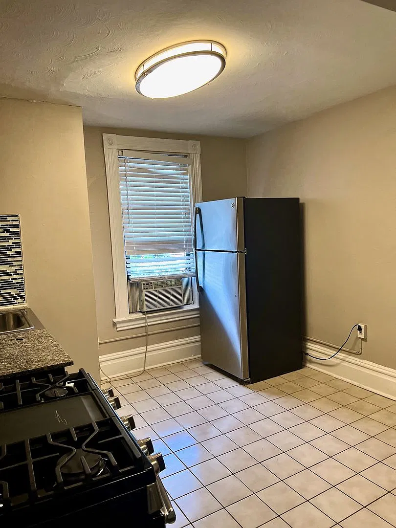 Amazing Apartment in Mt. Washington * Pet Friendly * Duplex style * Available Now * Spacious & Re... — Photo 3