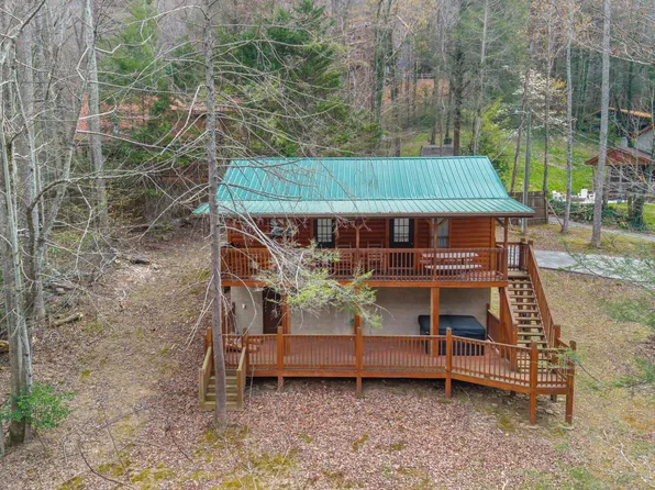 2230 Cove Creek Dr, Sevierville, TN 37862