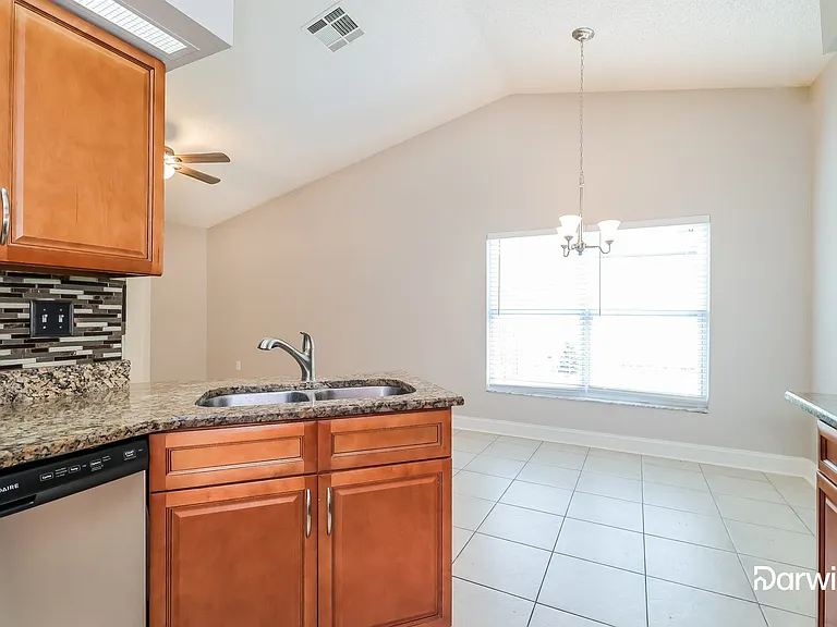 626 McKinley Ct — Photo 4