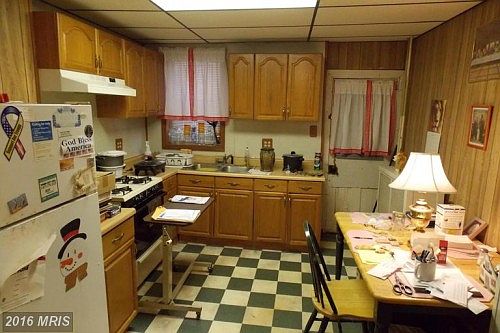 2nd image of 1135 W Hamburg St