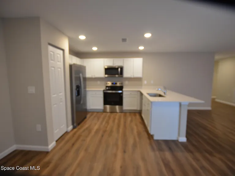 350 Dolphin St SE — Photo 3