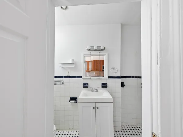 584 Sixth Avenue image 9 of 12