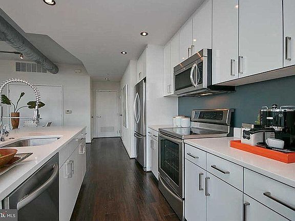 5th image of 3409 Wilson Blvd Unit 801