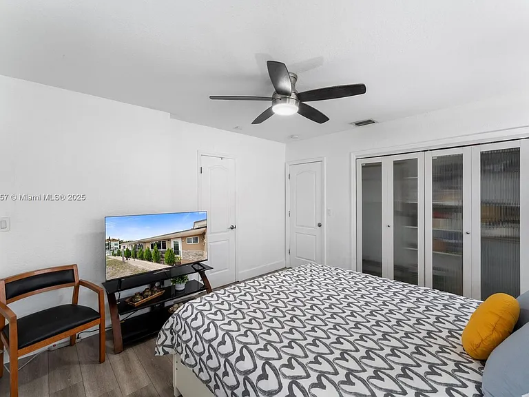 820 SW 17th Ave #1 — Photo 16