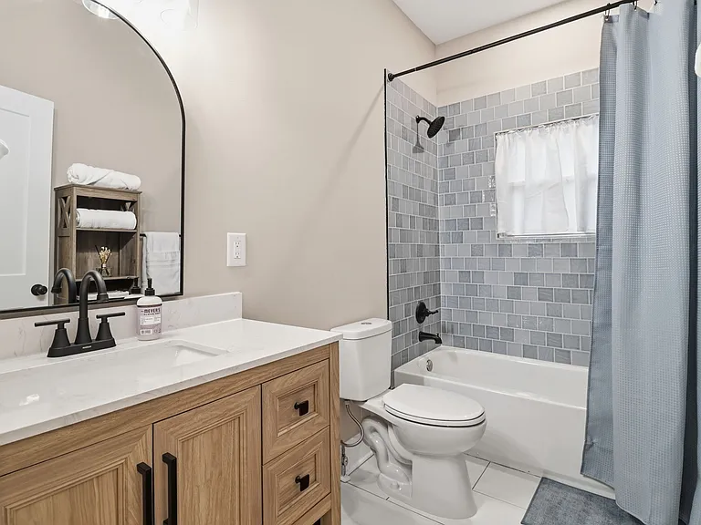 Full Bathroom w/ Updated Finishes