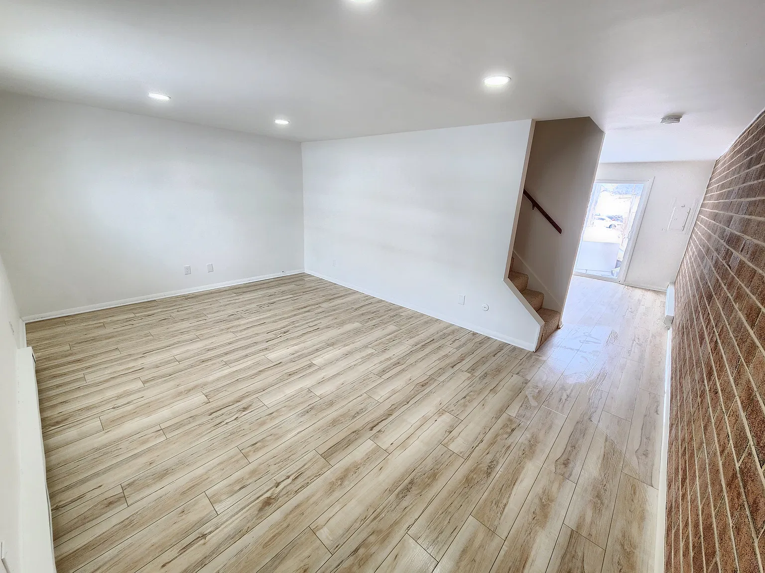 199 Ashford Dr — Photo 2