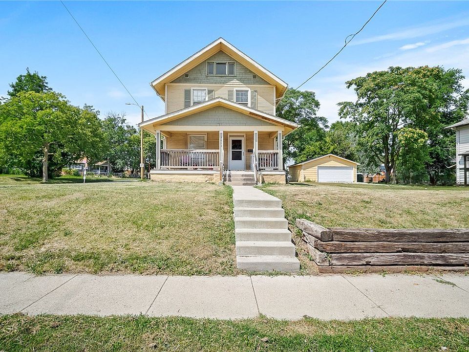 2nd image of 1823 Clark St
