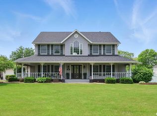 391 Oakwood Circle Dr, Coal Valley, IL 61240