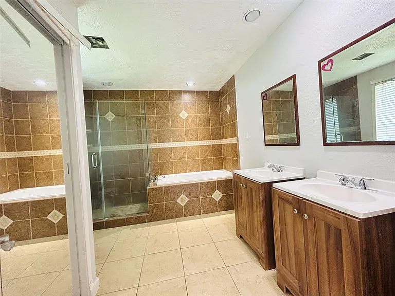 15719 Red Springs Dr — Photo 13