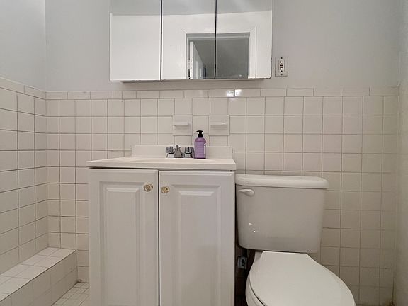 5th image of 255 E 10th St APT 1C