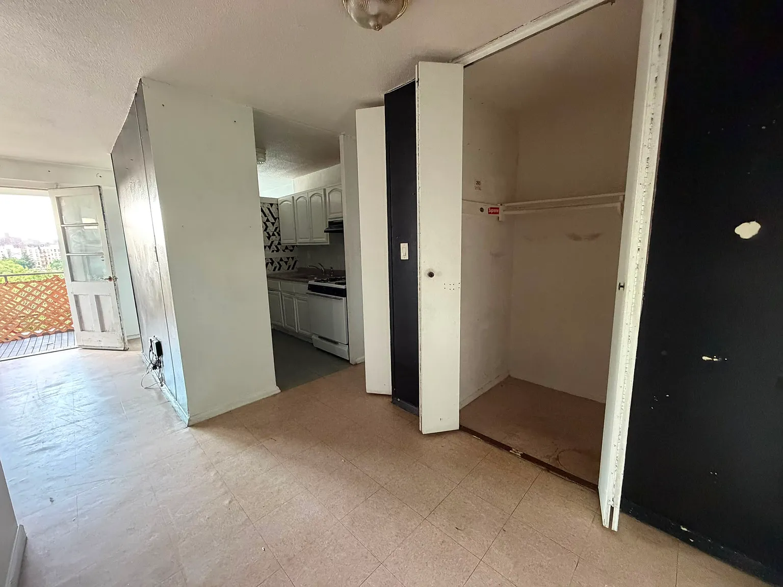 1 bed, 700 sqft, $2,762 — Photo 3