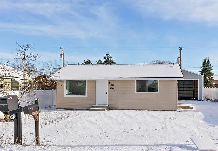 1027 S Beeman St — Photo 1