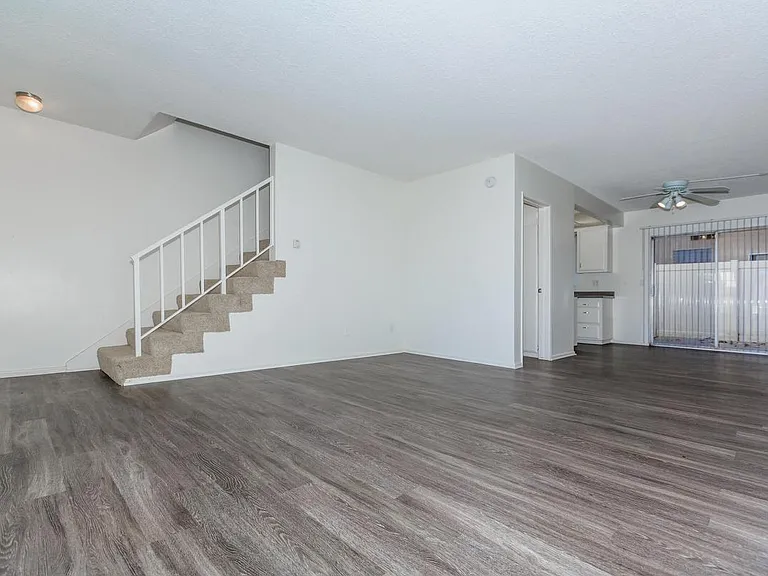 Hampshire Square Apartment Homes — Photo 34