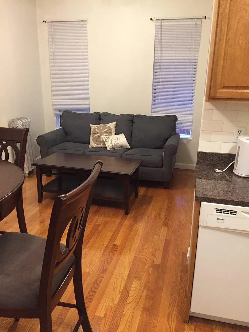 2 bed, 719 sqft, $3,700 — Photo 3