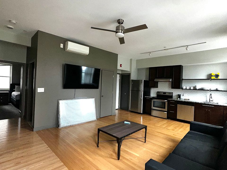 1st image of 330-332 Saint Paul Pl #330-5