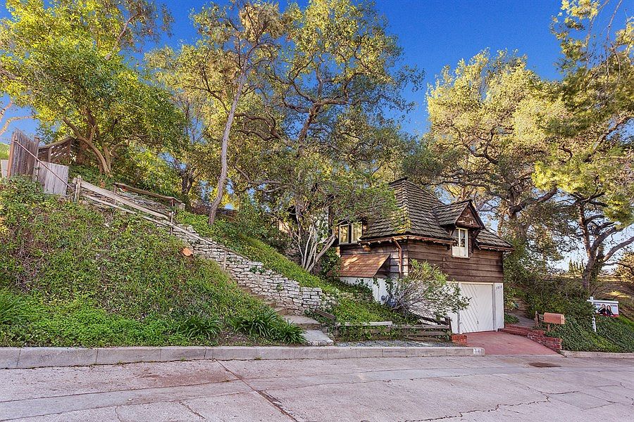 2nd image of 1818 Pasa Glen Dr