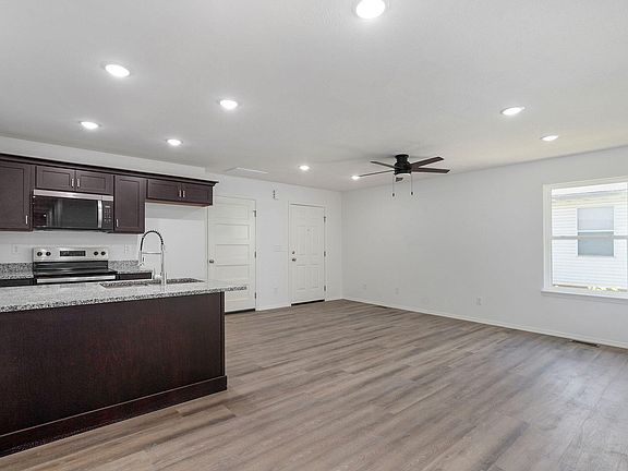 5th image of 717 N Weaver Avenue