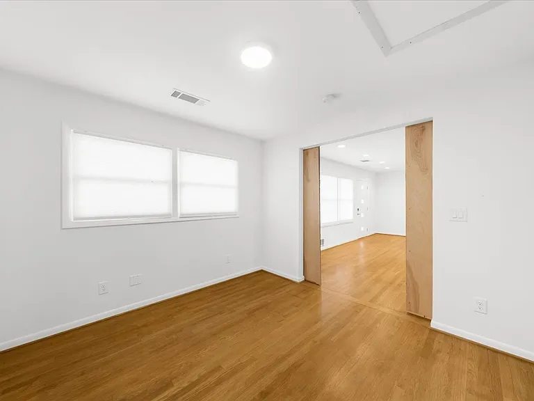 2420 Cove Cir — Photo 11
