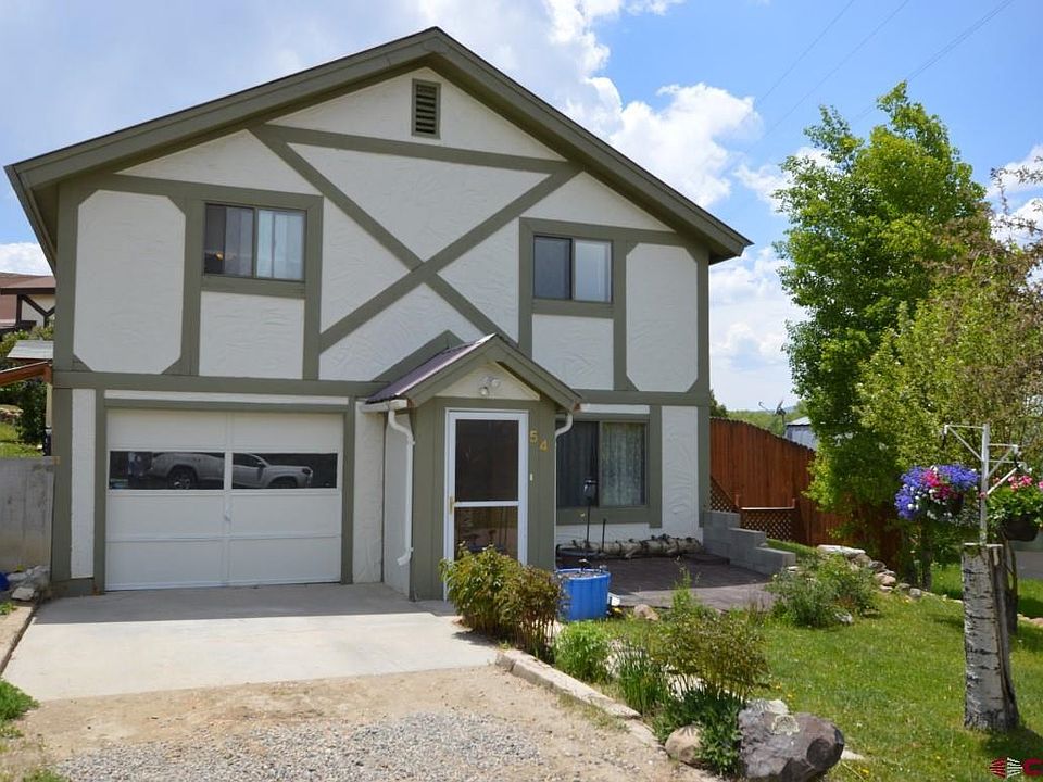 Fronts Candlelight Lane with views of Ohio Valley, landscaped yard, parking onsite.