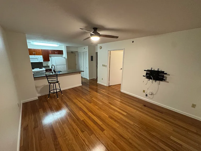 215 N King St #208 — Photo 4