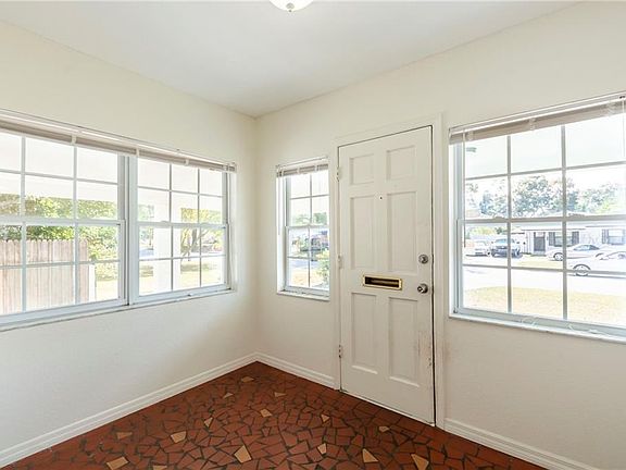 5th image of 4709 20th Ave N