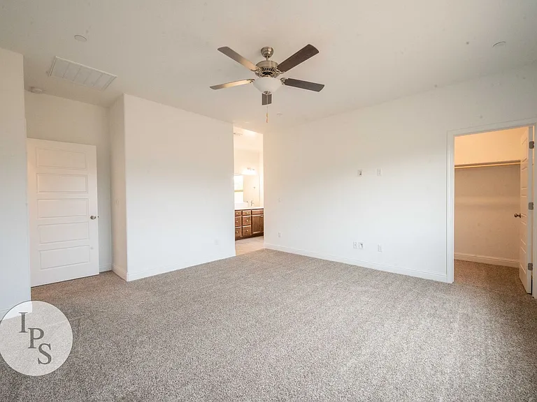 352 N Millard Ave — Photo 5