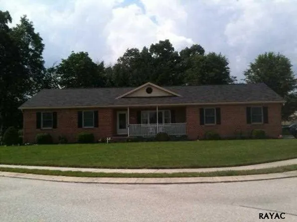 90 Oak Dr, New Oxford, PA 17350