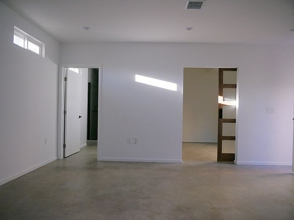 4th image of 4612 Franklin Ave #1/2