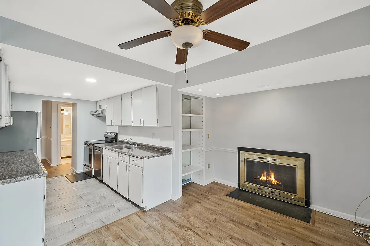 Building Photo - 13139 Dairymaid Dr #204