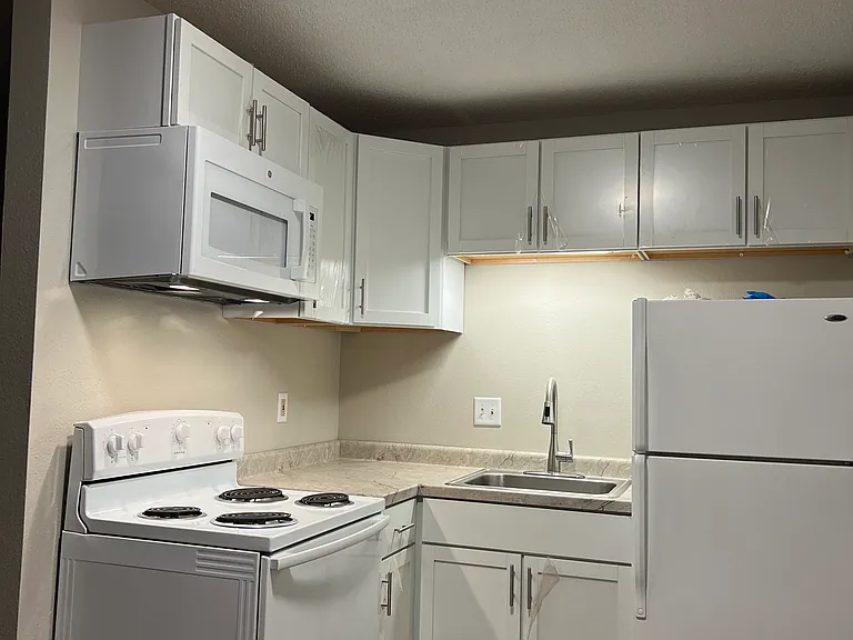 1500 E Ave NW #2A — Photo 2