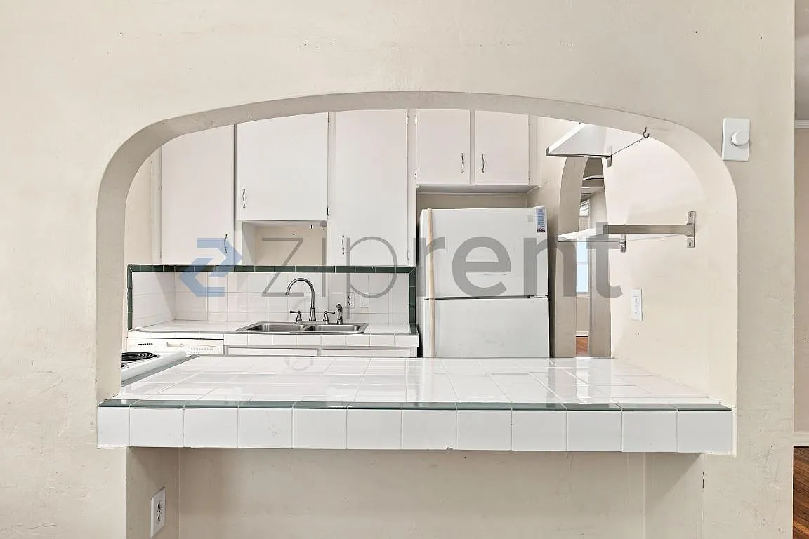 3 bed, 1570 sqft, $3,330 — Photo 4