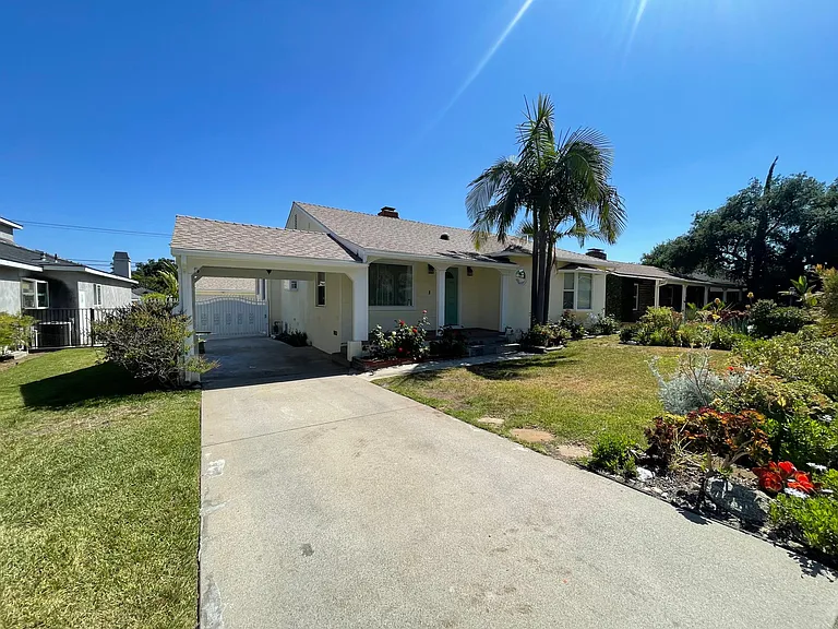 2820 Paloma St — Photo 4