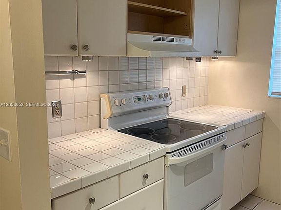 4th image of 331 S J St APT 4