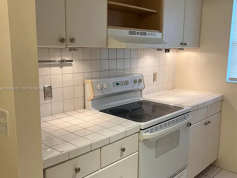 331 S J St #4 — Photo 4